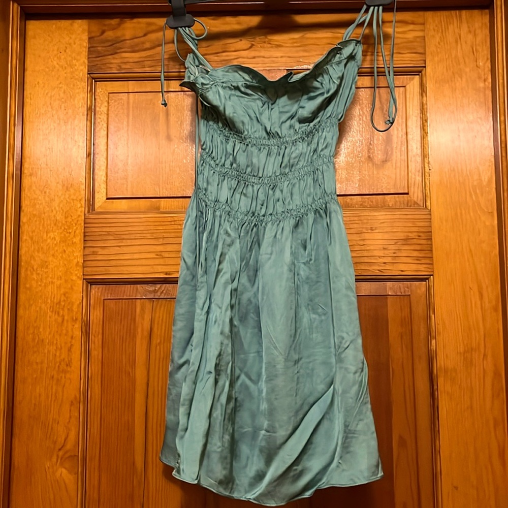 Gorgeous green dress with adjustable straps NWT